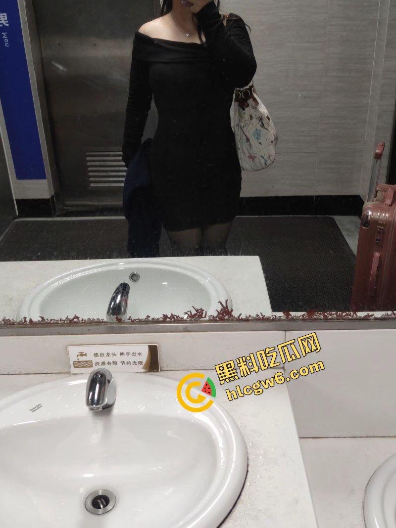 辽宁凤城肉感炮架风骚反差骚鸡『唐紫瑜』与啤酒肚大哥激情口交 内裤直插爆怼骚逼！原创独家流出！-1