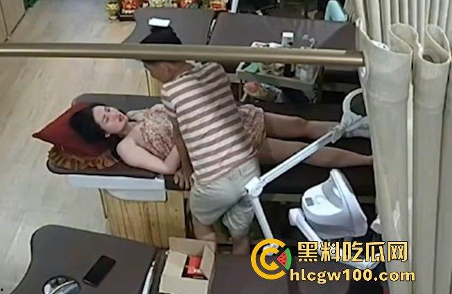 美容院巨乳老板娘和情夫在店里偷情，丈夫发现将视频愤怒爆光,奶子是真的大   场面刺激劲爆！！-6