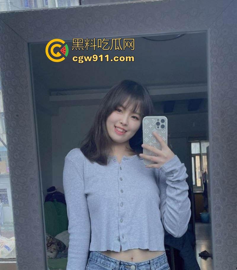 贵阳婚礼清纯伴娘聊骚一个月被约炮拿下，微胖身材曲线诱人，口交舔穴内射喷水骚态尽显！-3