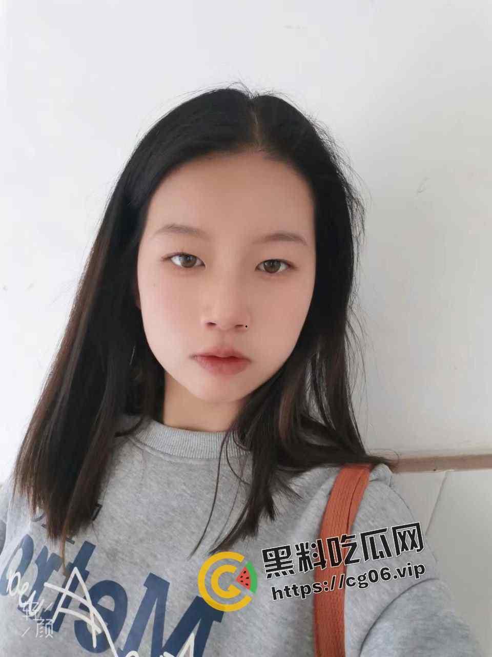 楚雄医专【徐晓艳】宫外孕 分手后私密照片视频被前男友流出 调教自拍 摁头爆操 妥妥的母狗肉便器-5