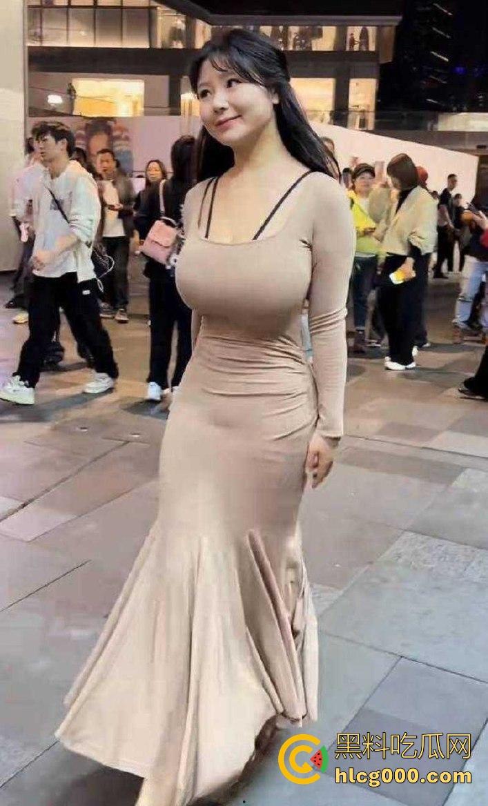 抖音巨乳网红【大漂亮NaNa】与金主1v1福利视频曝光，展示傲人巨乳，发出娇喘勾引金主，扣穴自慰反差十足！-5