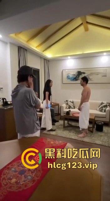 捉奸现场!酒店开房被老婆带家人逮个正着,这预定信息发给老婆是自首吗?-5