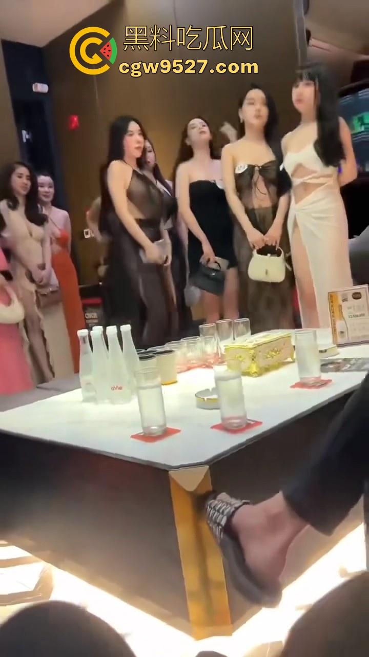 窥探天宫一角！各种极品女神排队等待挑选，巨乳翘臀点燃情欲，无套爆操，淫荡表情娇喘呻吟无比带感！-2